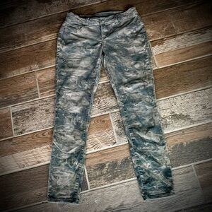 Maurices green Camouflage skinny jeans Medium Reg